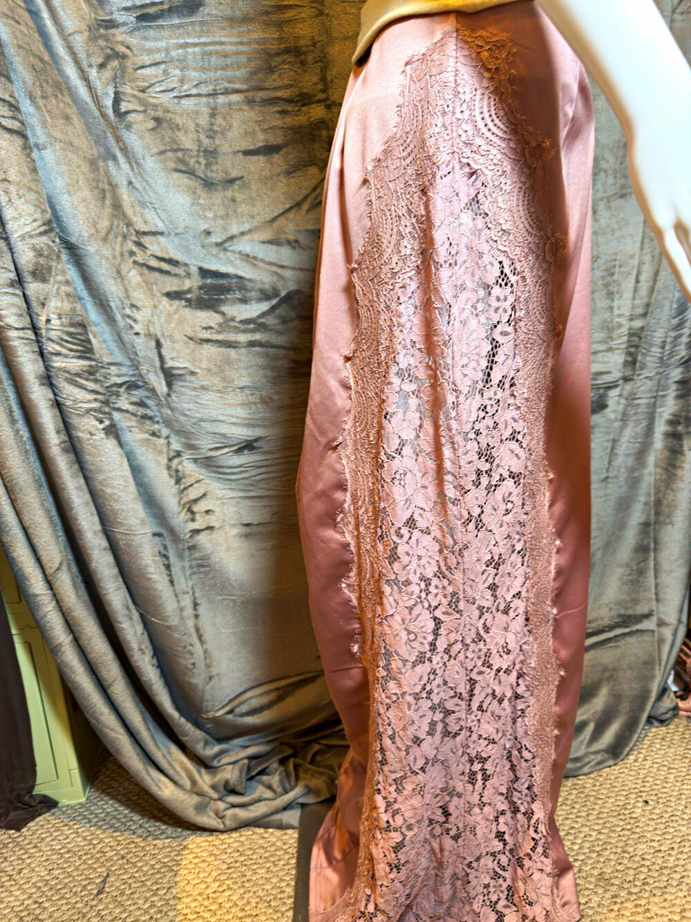PrettyLittleThing Plus Dark Rose Satin Lace Trim Sk sz16 Tall Girl Friendly